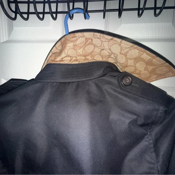 Signature coach black trenchcoat with monogram lining - Picture 12 of 15